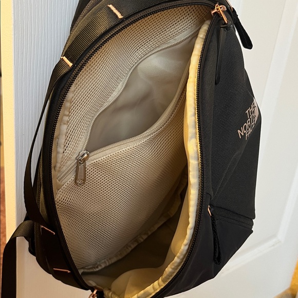 The North Face Isabella Sling Bag - Picture 3 of 5